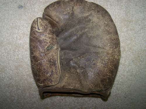 A.J. Reach Fielders Mitt Front